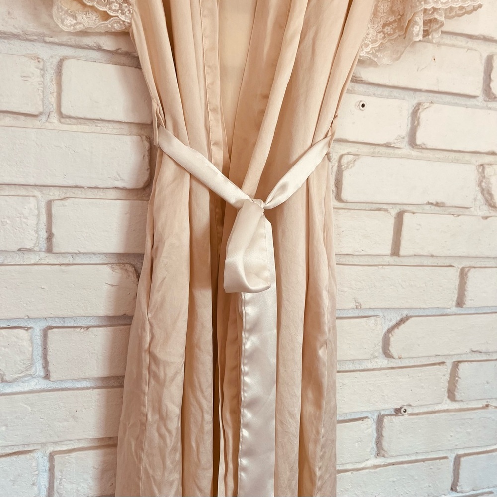 Elegant Cream Lace Trim 100% Silk Robe - Picture 3 of 6